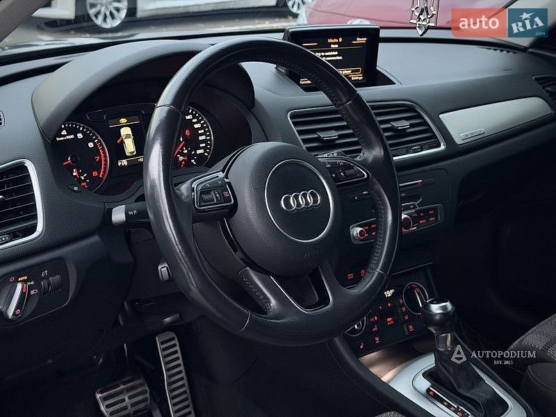 Внедорожник / Кроссовер Audi Q3 2015 в Киеве