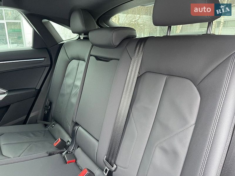 Внедорожник / Кроссовер Audi Q3 2025 в Киеве