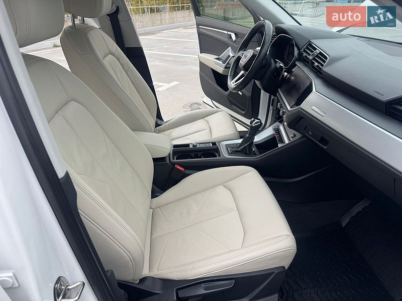 Внедорожник / Кроссовер Audi Q3 2020 в Киеве