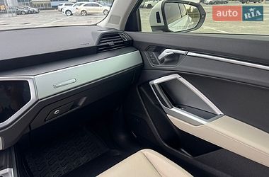 Внедорожник / Кроссовер Audi Q3 2020 в Киеве