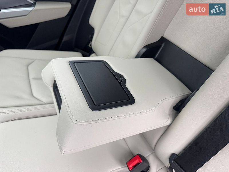 Внедорожник / Кроссовер Audi Q3 2020 в Киеве