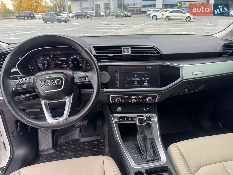 Внедорожник / Кроссовер Audi Q3 2020 в Киеве