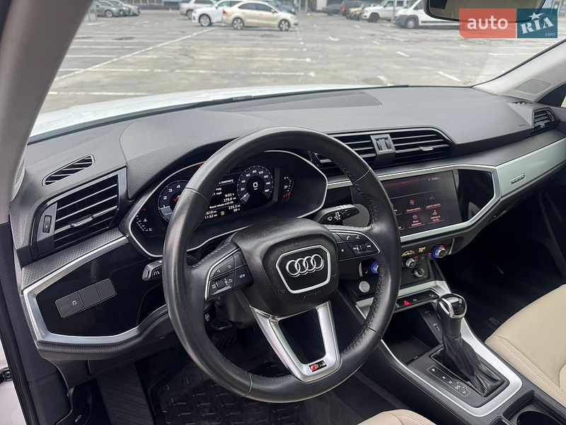 Внедорожник / Кроссовер Audi Q3 2020 в Киеве