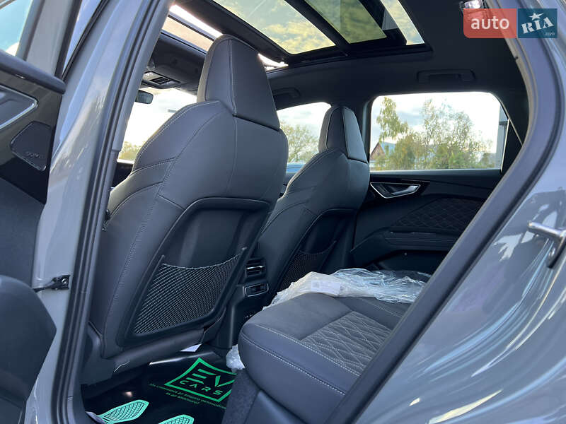 Позашляховик / Кросовер Audi Q4 e-tron 2023 в Івано-Франківську