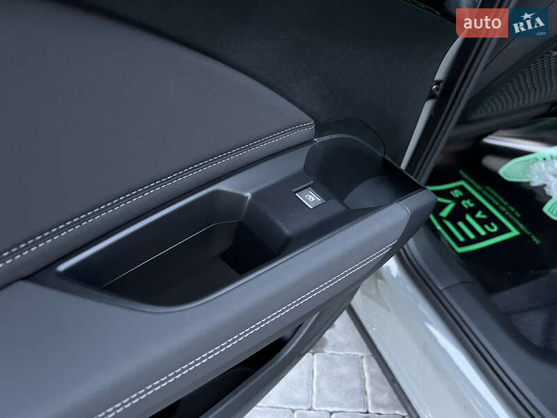 Позашляховик / Кросовер Audi Q4 e-tron 2023 в Івано-Франківську