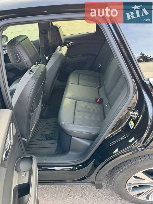 Внедорожник / Кроссовер Audi Q4 e-tron 2022 в Запорожье