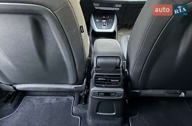 Позашляховик / Кросовер Audi Q4 e-tron 2021 в 