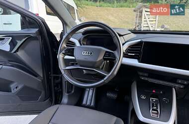 Позашляховик / Кросовер Audi Q4 e-tron 2021 в 
