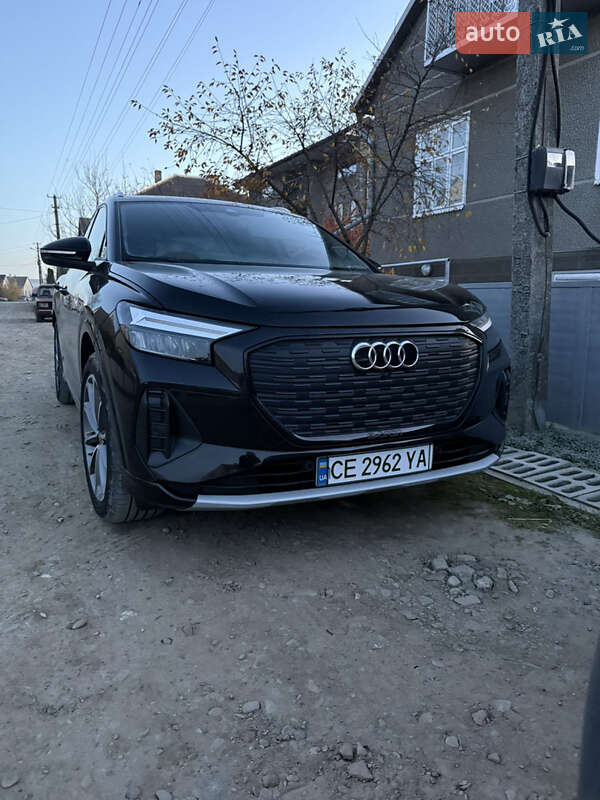 Позашляховик / Кросовер Audi Q4 e-tron 2021 в 