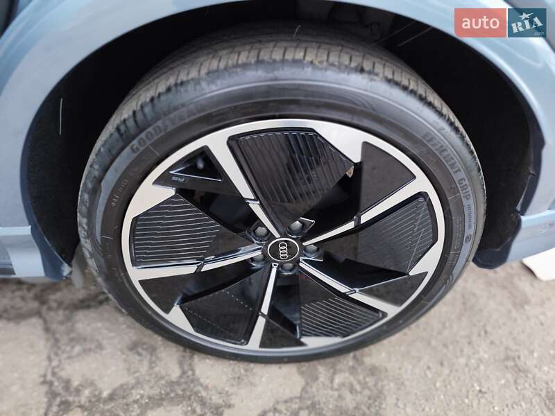 Внедорожник / Кроссовер Audi Q4 e-tron 2023 в Киеве