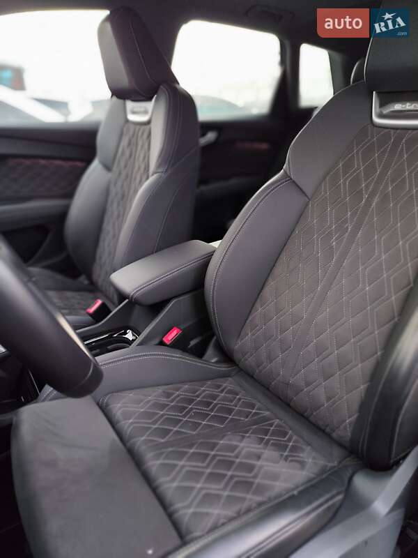 Внедорожник / Кроссовер Audi Q4 e-tron 2023 в Киеве