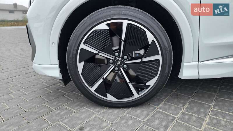 Внедорожник / Кроссовер Audi Q4 e-tron 2023 в Ивано-Франковске