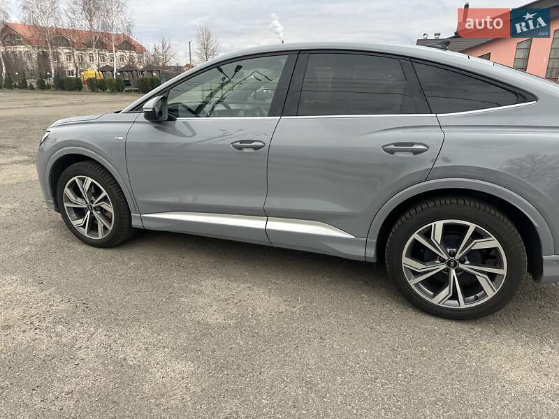 Позашляховик / Кросовер Audi Q4 e-tron 2022 в Києві