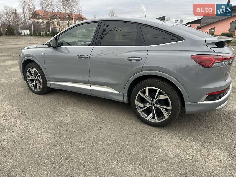 Позашляховик / Кросовер Audi Q4 e-tron 2022 в Києві