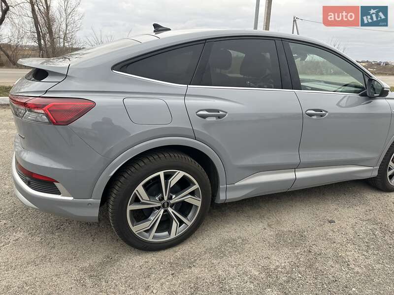 Позашляховик / Кросовер Audi Q4 e-tron 2022 в Києві