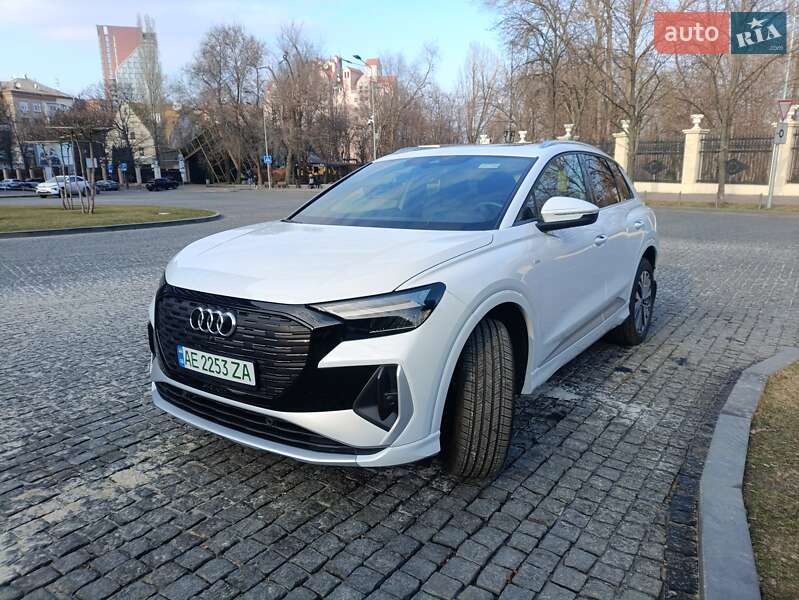 Позашляховик / Кросовер Audi Q4 e-tron 2023 в Києві