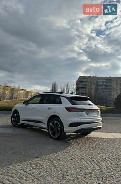 Внедорожник / Кроссовер Audi Q4 e-tron 2023 в 
