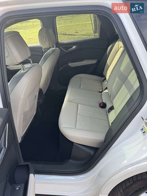 Внедорожник / Кроссовер Audi Q4 e-tron 2023 в Днепре