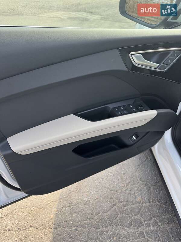 Внедорожник / Кроссовер Audi Q4 e-tron 2023 в Днепре