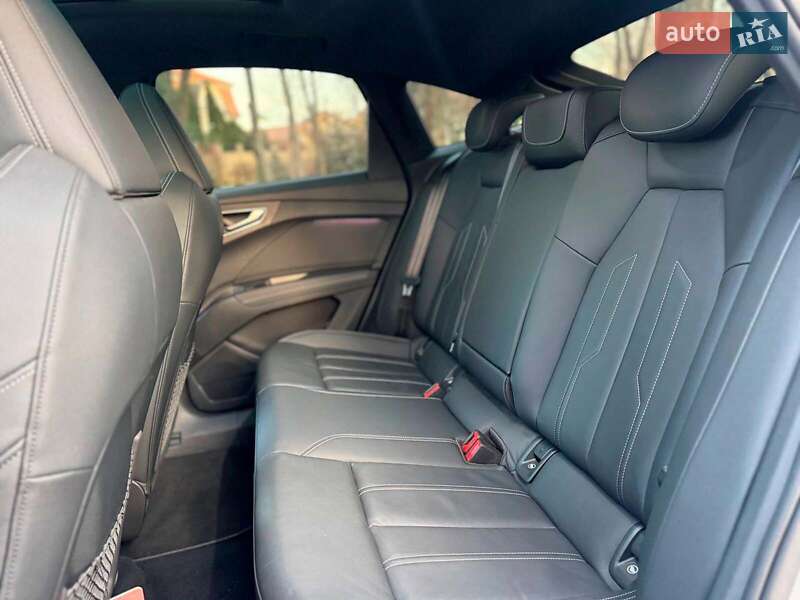 Внедорожник / Кроссовер Audi Q4 e-tron 2022 в Киеве