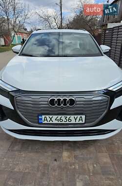 Позашляховик / Кросовер Audi Q4 e-tron 2023 в 