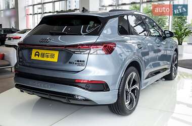 Позашляховик / Кросовер Audi Q4 e-tron 2024 в 