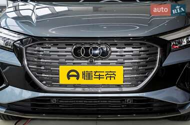Позашляховик / Кросовер Audi Q4 e-tron 2024 в 