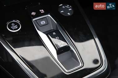 Позашляховик / Кросовер Audi Q4 e-tron 2024 в 