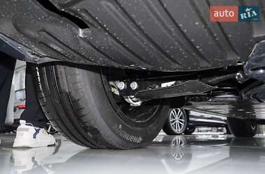 Позашляховик / Кросовер Audi Q4 e-tron 2024 в 