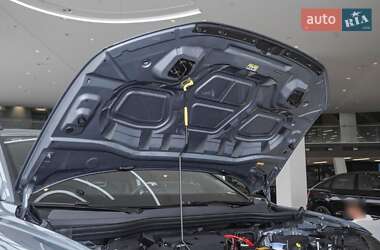 Позашляховик / Кросовер Audi Q4 e-tron 2024 в 