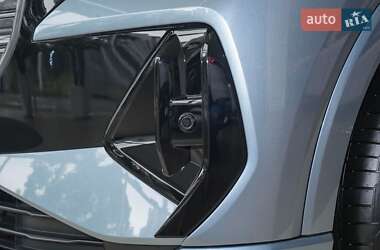 Позашляховик / Кросовер Audi Q4 e-tron 2024 в 