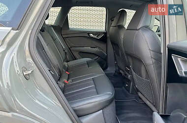 Внедорожник / Кроссовер Audi Q4 e-tron 2023 в 