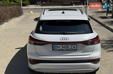 Позашляховик / Кросовер Audi Q4 e-tron 2024 в 