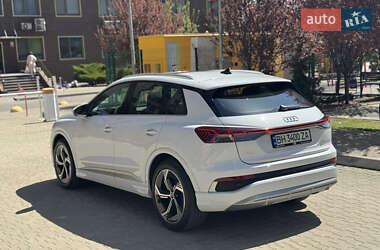 Позашляховик / Кросовер Audi Q4 e-tron 2024 в 