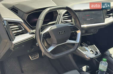 Позашляховик / Кросовер Audi Q4 e-tron 2024 в 