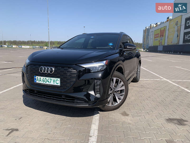 Внедорожник / Кроссовер Audi Q4 e-tron 2022 в 