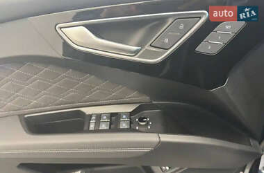Позашляховик / Кросовер Audi Q4 e-tron 2023 в 