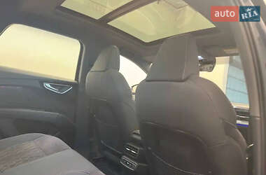 Позашляховик / Кросовер Audi Q4 e-tron 2023 в 