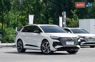 Позашляховик / Кросовер Audi Q4 e-tron 2024 в 