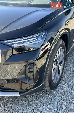 Внедорожник / Кроссовер Audi Q4 e-tron 2021 в 