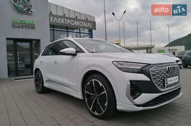 Позашляховик / Кросовер Audi Q4 e-tron 2023 в 