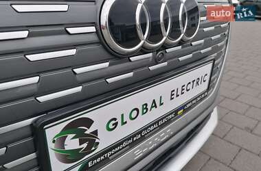 Позашляховик / Кросовер Audi Q4 e-tron 2023 в 