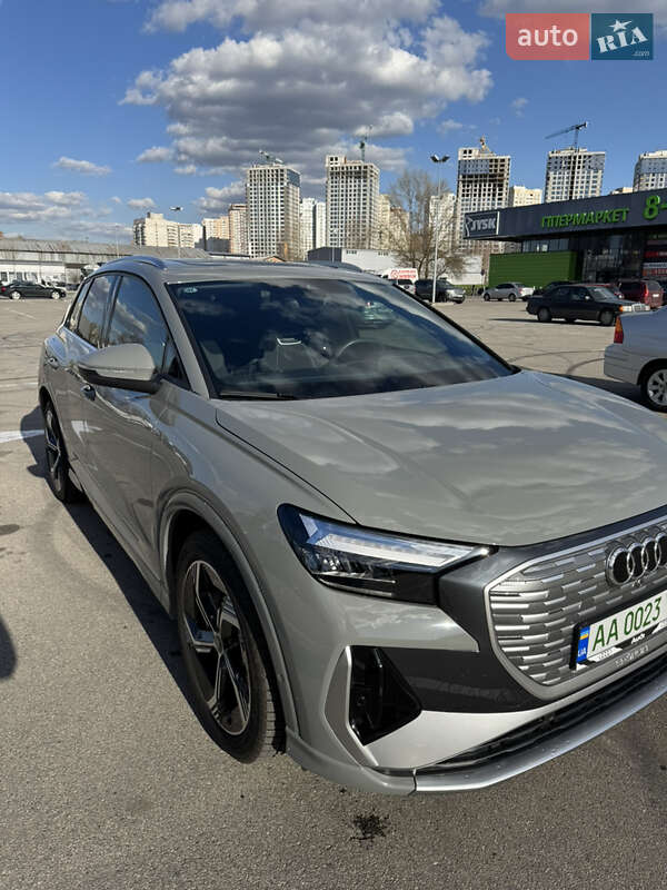 Внедорожник / Кроссовер Audi Q4 e-tron 2023 в 