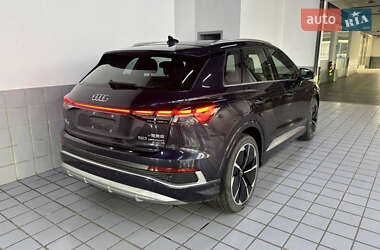 Позашляховик / Кросовер Audi Q4 e-tron 2023 в 