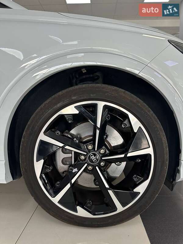 Внедорожник / Кроссовер Audi Q4 e-tron 2023 в Днепре