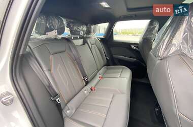 Позашляховик / Кросовер Audi Q4 e-tron 2025 в 