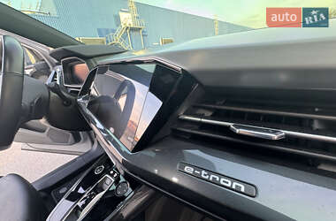 Внедорожник / Кроссовер Audi Q4 e-tron 2023 в 