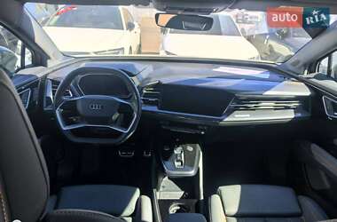 Позашляховик / Кросовер Audi Q4 e-tron 2023 в 