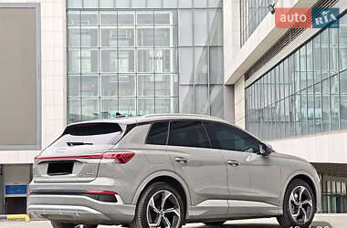 Позашляховик / Кросовер Audi Q4 e-tron 2023 в 