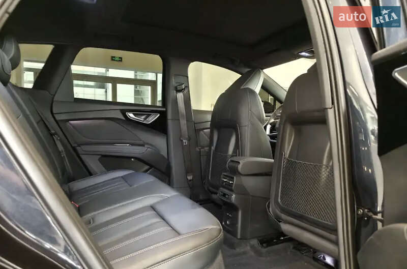 Позашляховик / Кросовер Audi Q4 e-tron 2023 в Львові